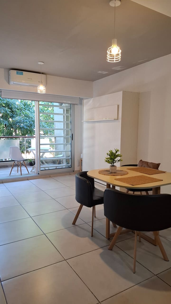Departamento monoambiente con balcón y parrilla en Villa del Parque