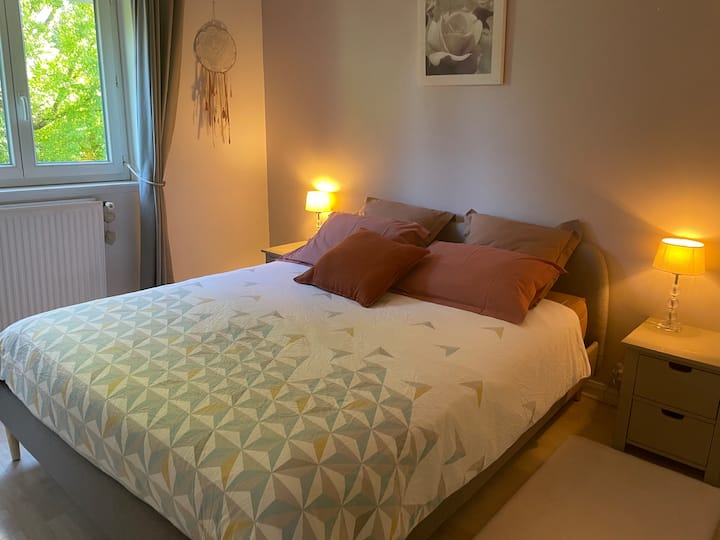 Krevet u spavaćoj sobi 1,60 x 2 m