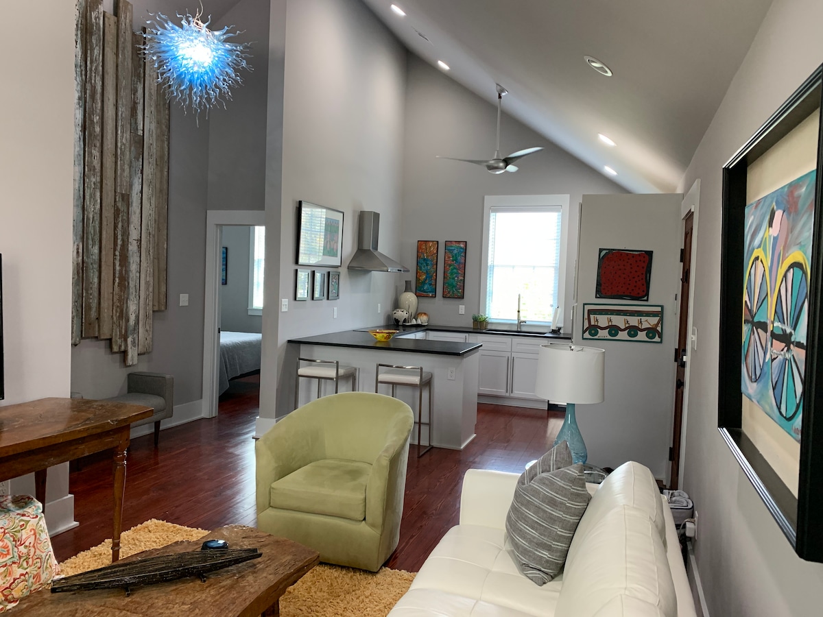 Popular Airbnb listing: Modern Carriage House in Downtown Pensacola in Pensacola