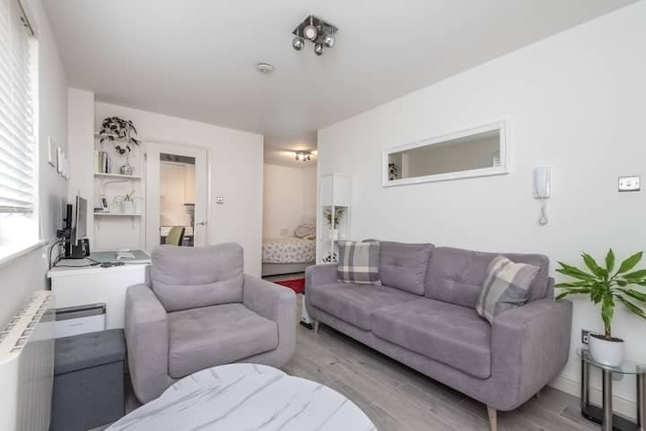 Modern Muse Studio Flat With Free Parking - Ilford