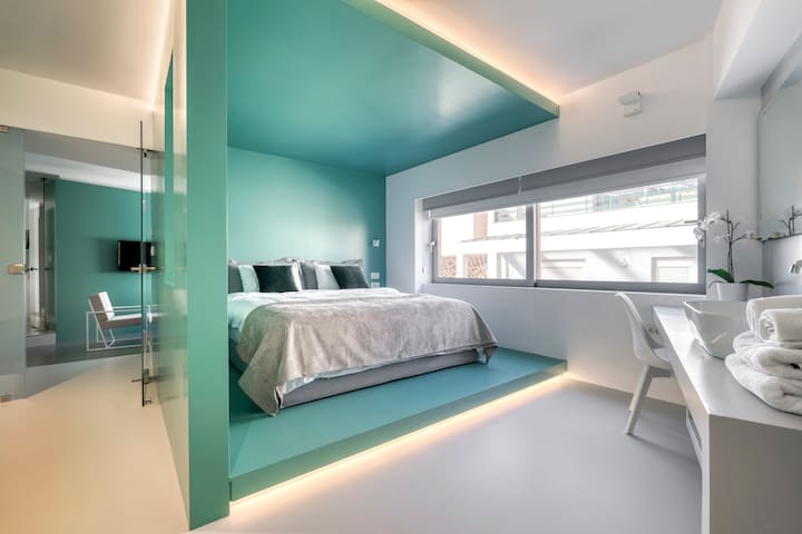 Athens Color Cube / Green Apartment
