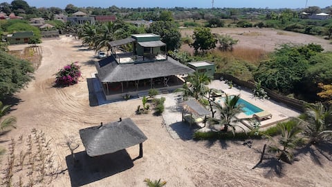 Beachfront paradise facing the ocean
