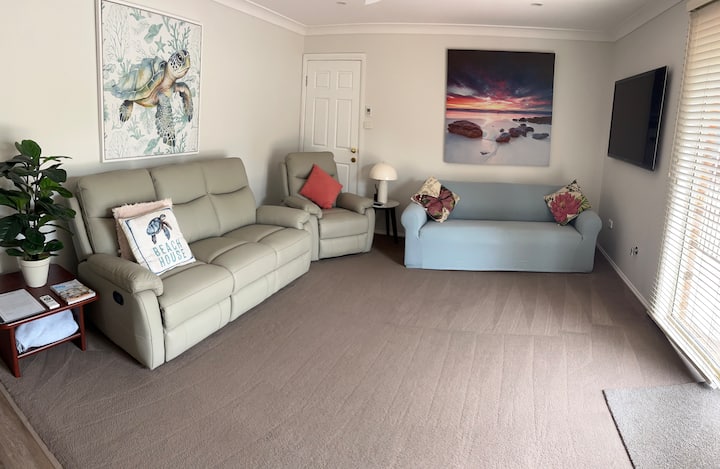 Self Contained Flat At Rear Of Lake Side Residence - Sydney