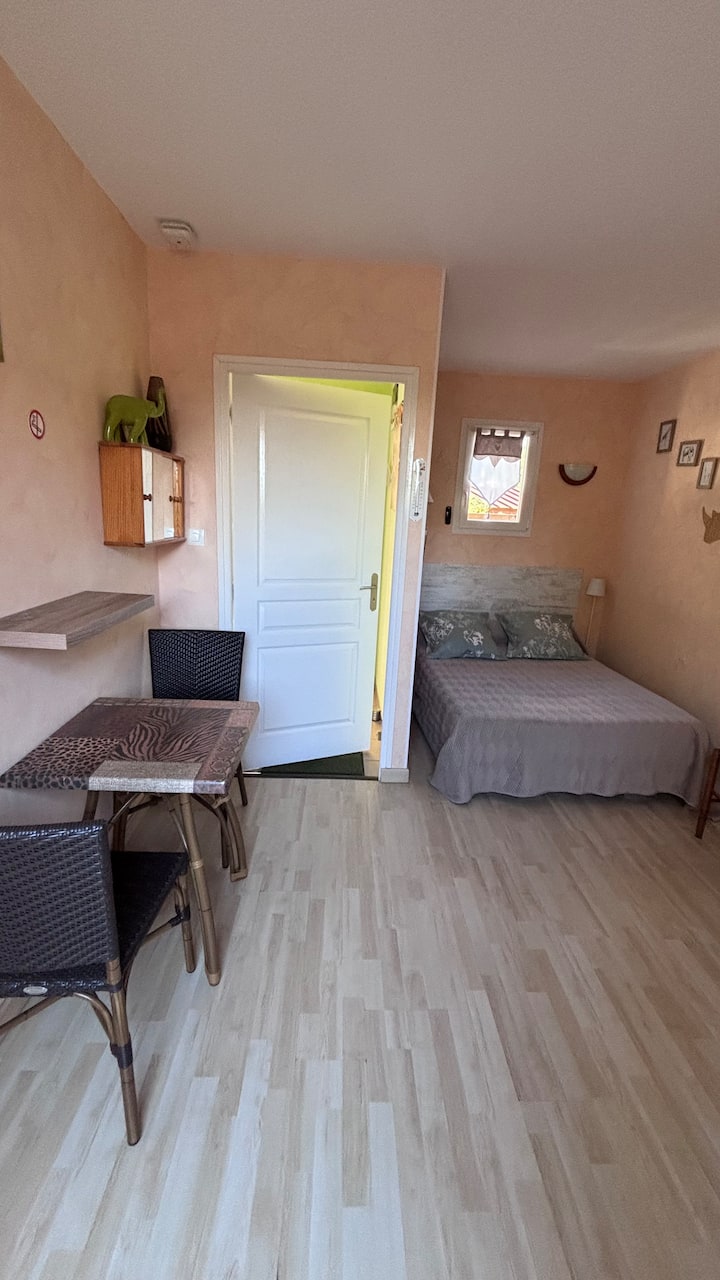 Ambienti i dhomës së gjumit