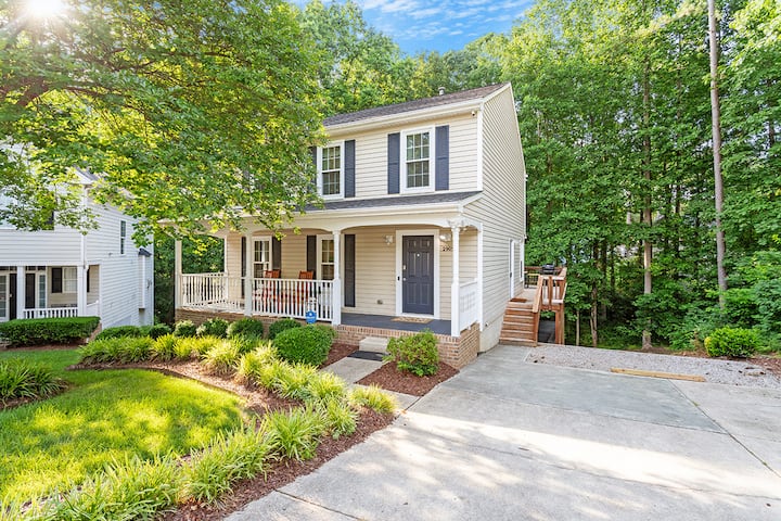 Luxe 4br Retreat | Sleeps 12 | Game Room - Raleigh, NC