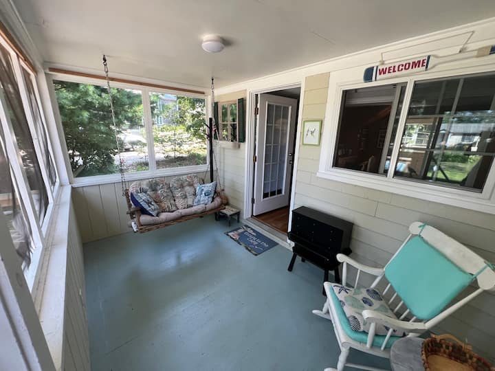 Classic Cape Cottage - Falmouth, MA