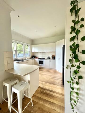 Spacious 2-storey heritage home gallery image 4