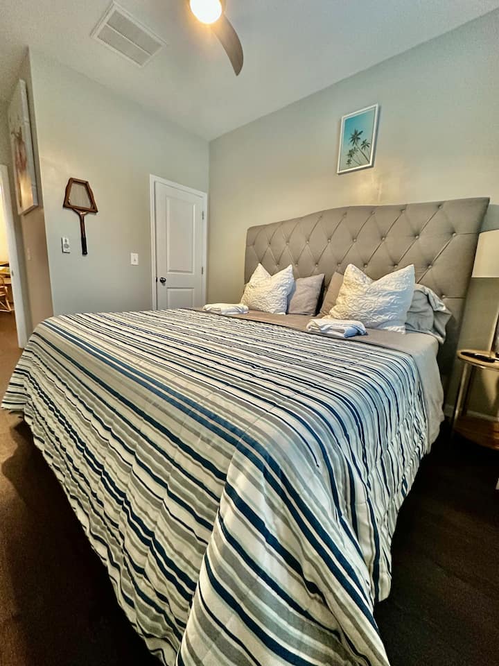 Cama tamaño king/TV de pantalla plana, baño compartido