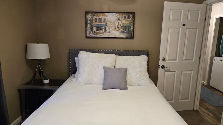 Dhoma e gjumit 4 me qëndrim nate dhe krevat dopio "Queen"