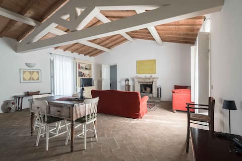 Donkeys and Roses - La casa della Serra