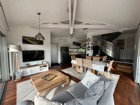 Top Airbnb: wooden house with large panoramic terrace. à Carcans