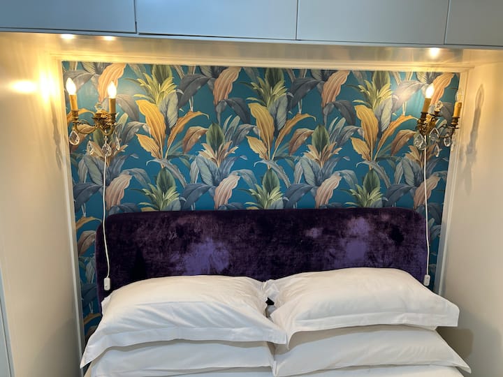 卧室尺寸为138 x 119英寸