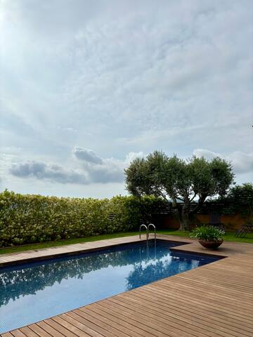 Fantástico chalet piscina privada Costa Brava gallery image 2