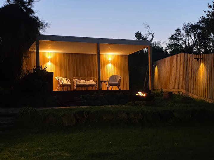 Very Private, Secluded Older Style 80s Home. - Sorrento