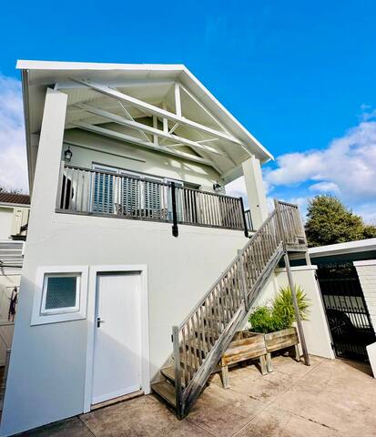 Modern & Secure Apartment with Beautiful views. gallery image 2