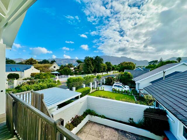 Modern & Secure Apartment with Beautiful views. gallery image 4