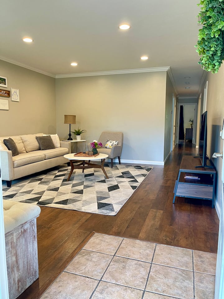 Modern & Cozy Duplex. Newly Remodeled - Sacramento, CA