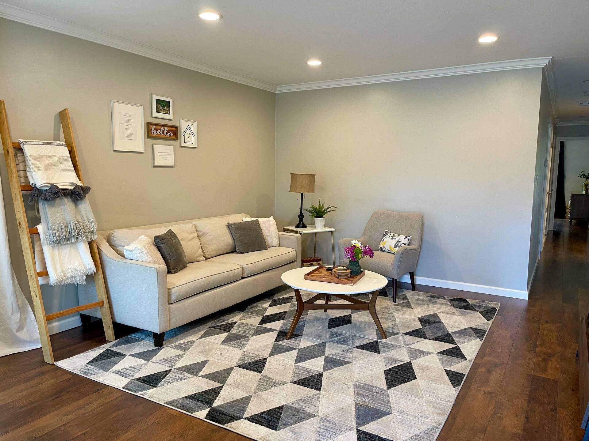 Modern & cozy Duplex. Newly remodeled