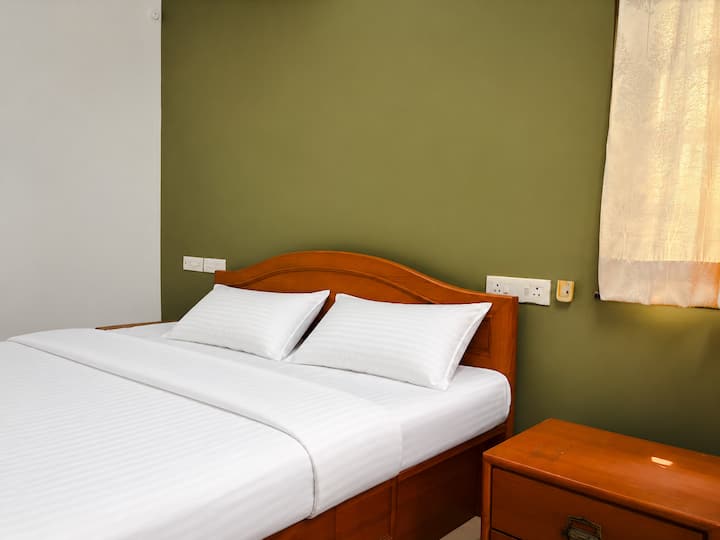 Bedroom 1 image 2