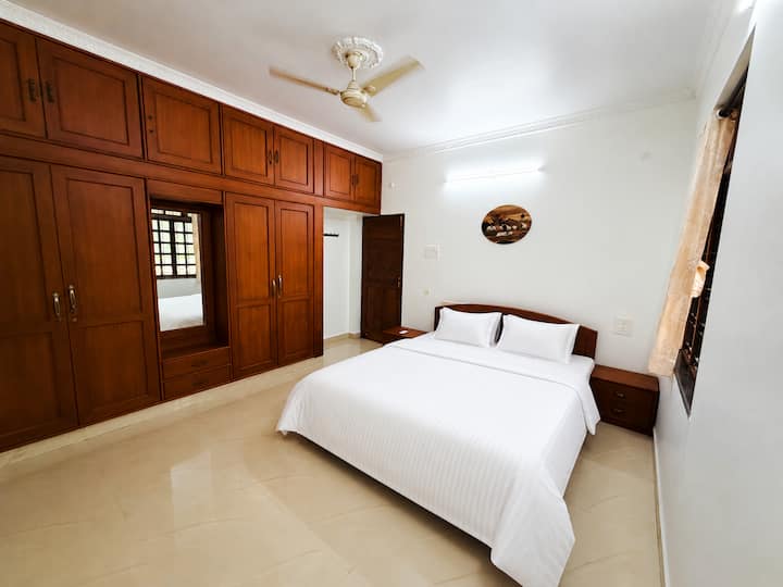 Bedroom 2 image 2