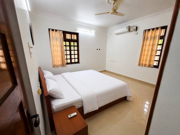 Bedroom 2 image 1