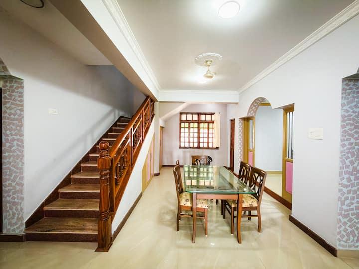 Dining area image 1