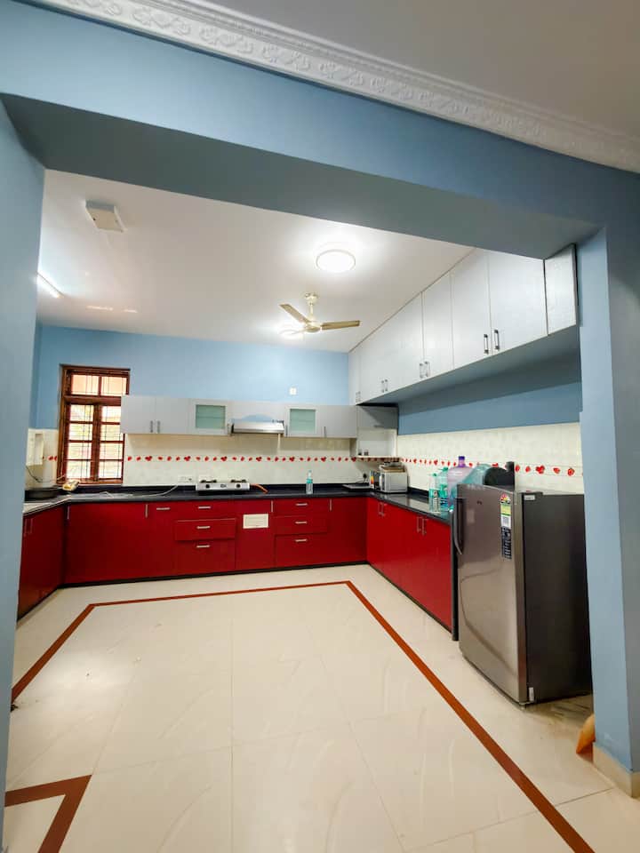 Full kitchen image 1