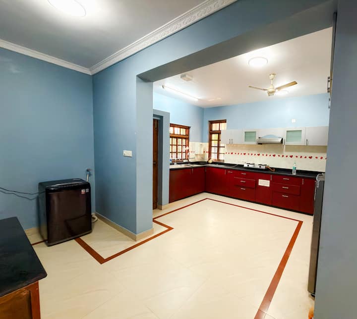 Full kitchen image 2