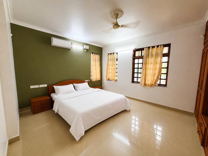 Bedroom 1 image 1