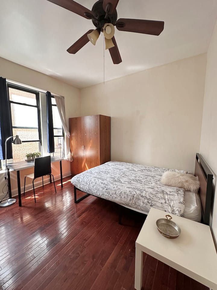 All Female Unit On Riverside - New York City