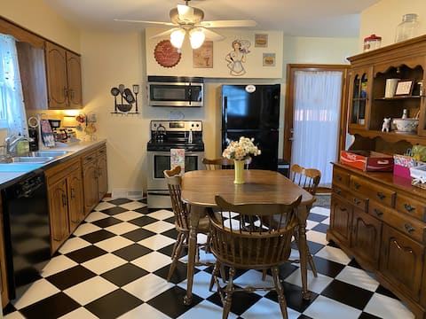 Barboursville King 
3 BR Almost Heaven
Clean/Quiet