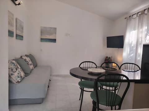 Top Airbnb: Apartment with sea view in Veliko Brdo