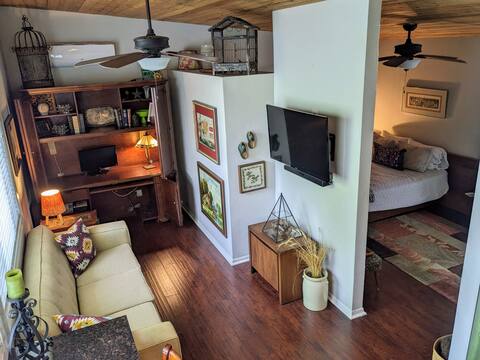 Top Airbnb: Backyard garden cottage in Oak Cliff in Elmwood