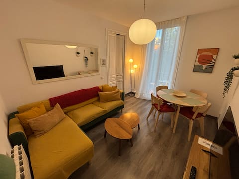 Anuncio de Airbnb popular: Bimba's House-15' to city center by Metro en Sant Adrià De Besòs