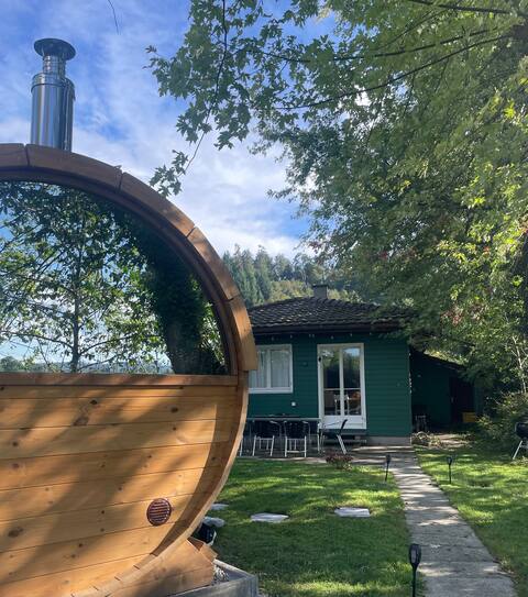 Private Zürich Lake-Front Cottage with Sauna