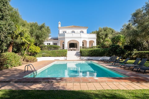 Spacious Villa for 12 with private pool & Garden