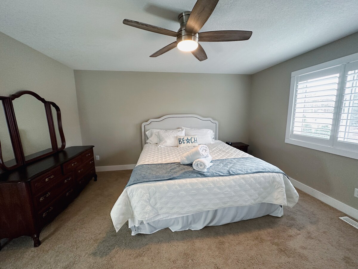 Dormitorio principal con baño privado. 