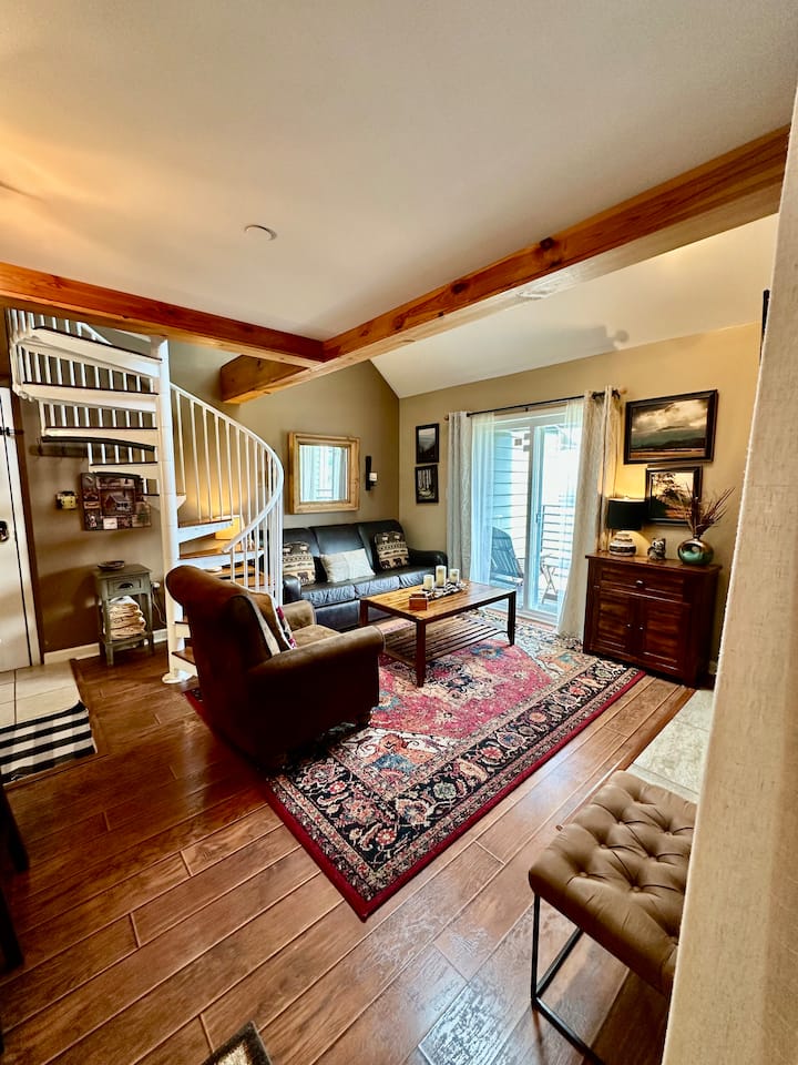 Lodge Style Loft-gburg View -Pools/hot Tubs - Gatlinburg, TN