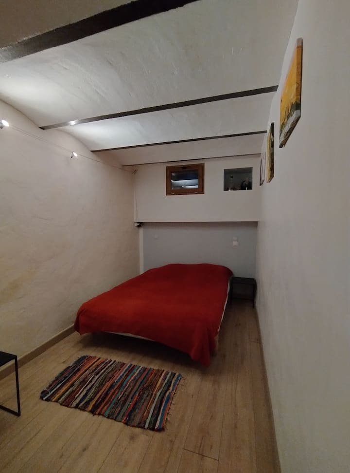Une Halte Au Coeur De Marseille. P'tit Dej Offert! - Marseille