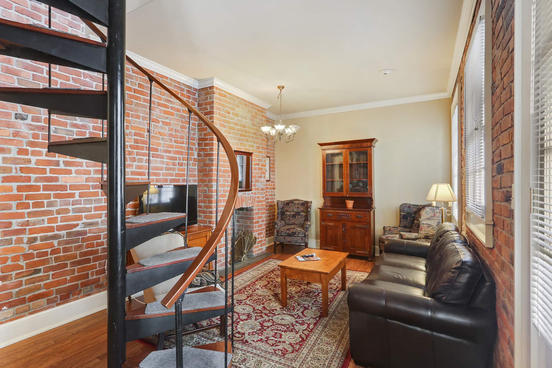 Courtyard Balcony Loft - French Quarter
