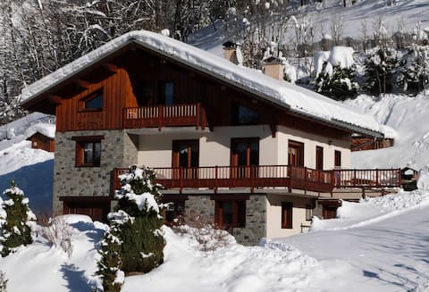 Annonce Airbnb populaire: Charming 3-person apartment Peisey-Vallandry à Peisey Nancroix