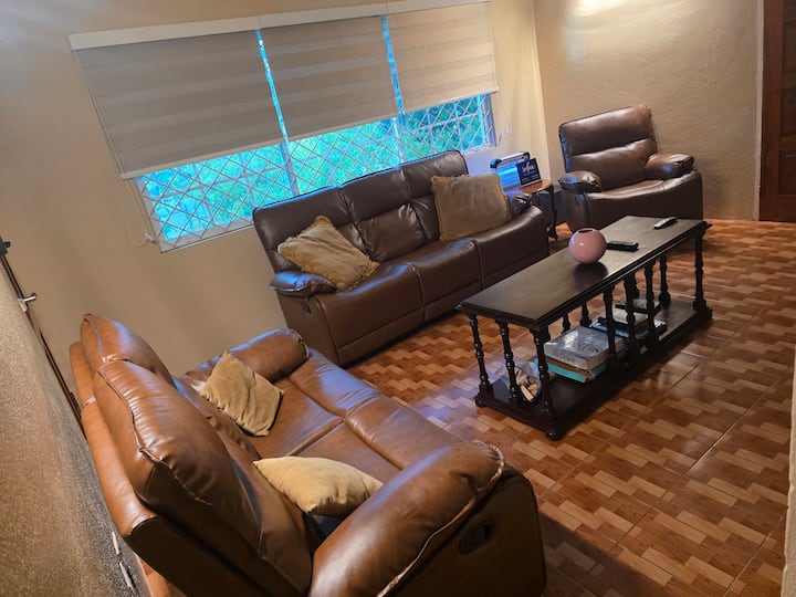 Anne's Oasis - 1 Bedroom Apartment With Garden - Jamaica