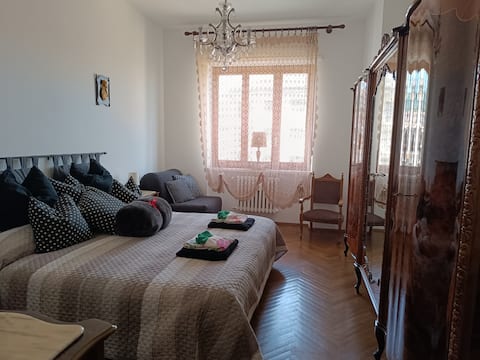Margherite bright three-room apartment Giaveno center, wifi