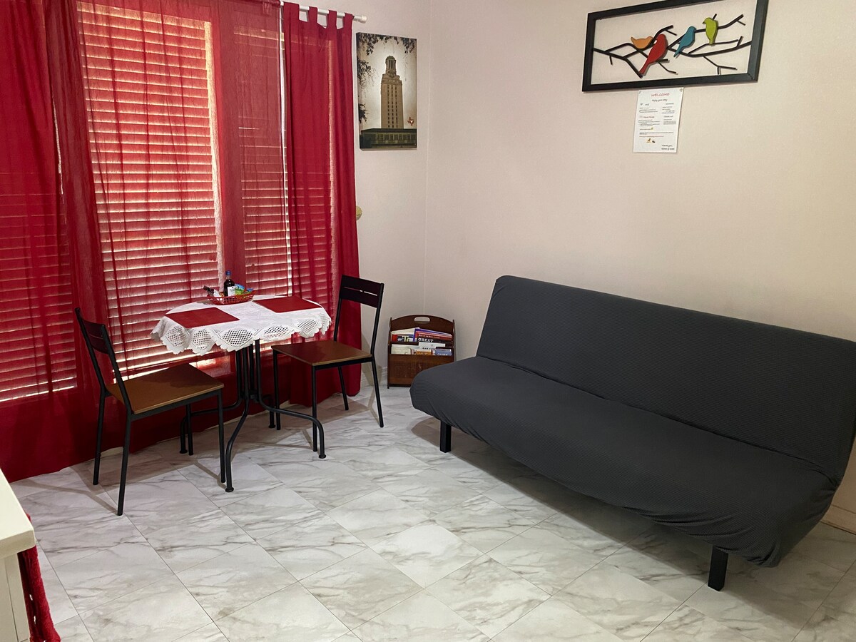 Successful Airbnb property: Lonestar Bed & Bath (Minimum 2 nights) in North Lamar Rundberg