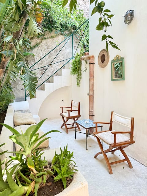 Successful Airbnb property: Prestigious, under the castle of Lipari in Lipari