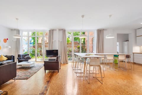 Top performing Airbnb: Felt Factory Loft with Patio in Moabit