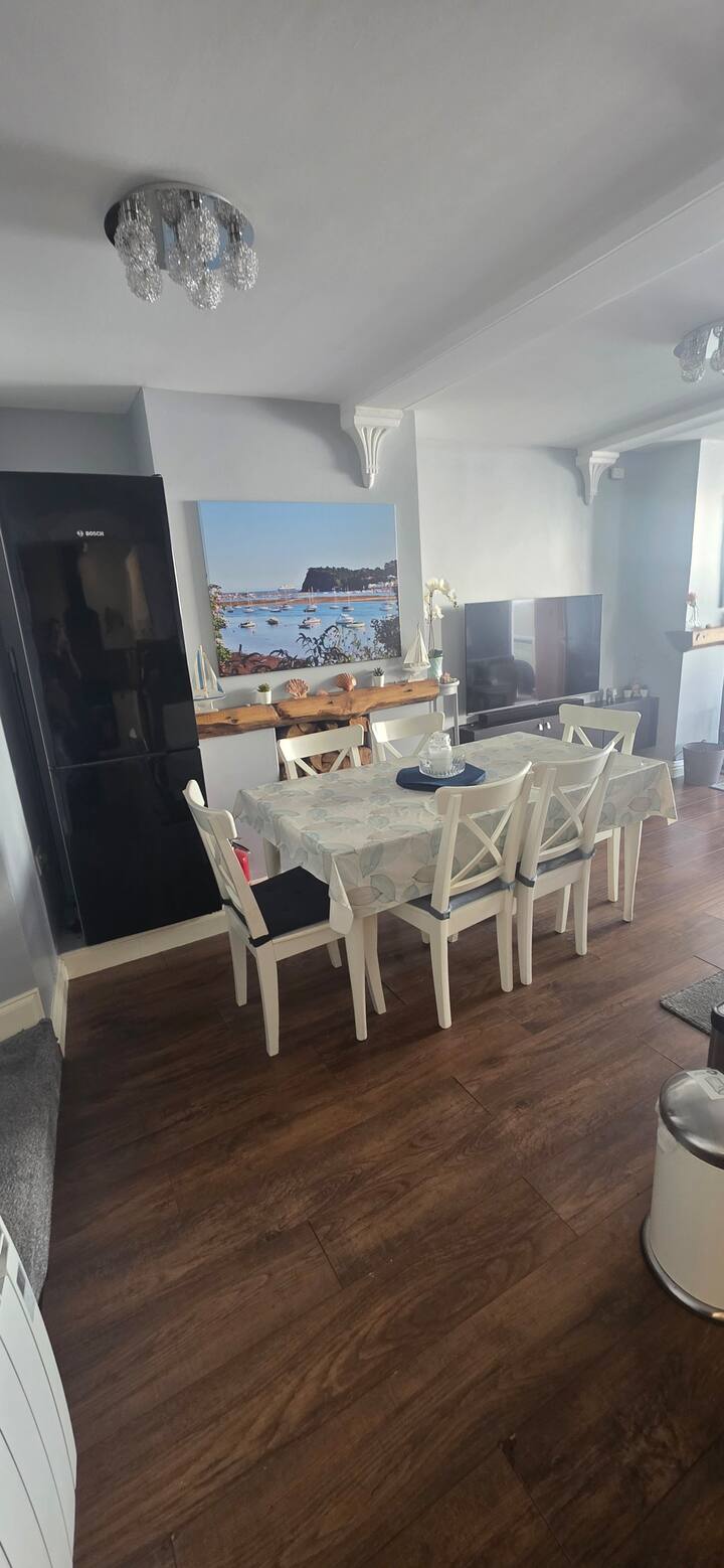 Beach Retreat Village Centre Location - Dawlish
