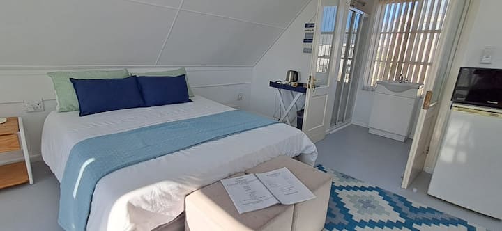 Llamedos Loft Room With Views Of The Lagoon - Langebaan