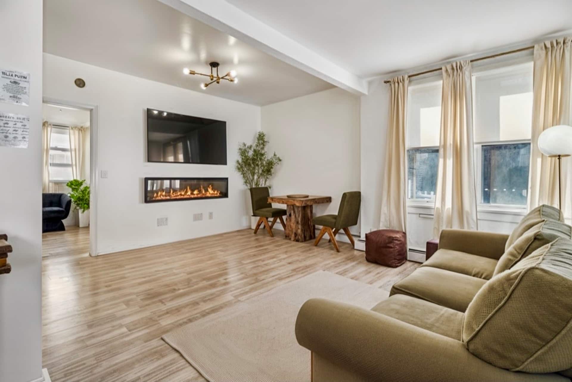 Stylish APT, Parking, patio, 5 min to NYC train