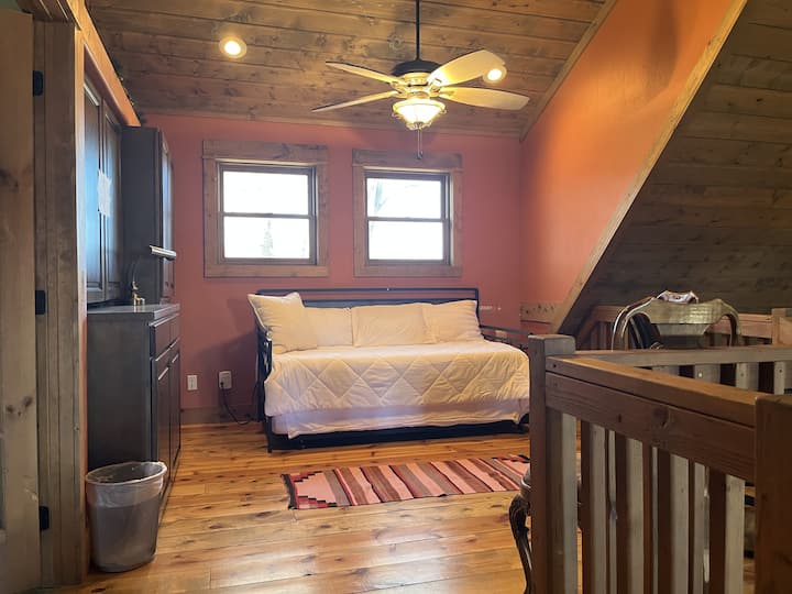 2-twin beds (with a pull out Trundle Bed)